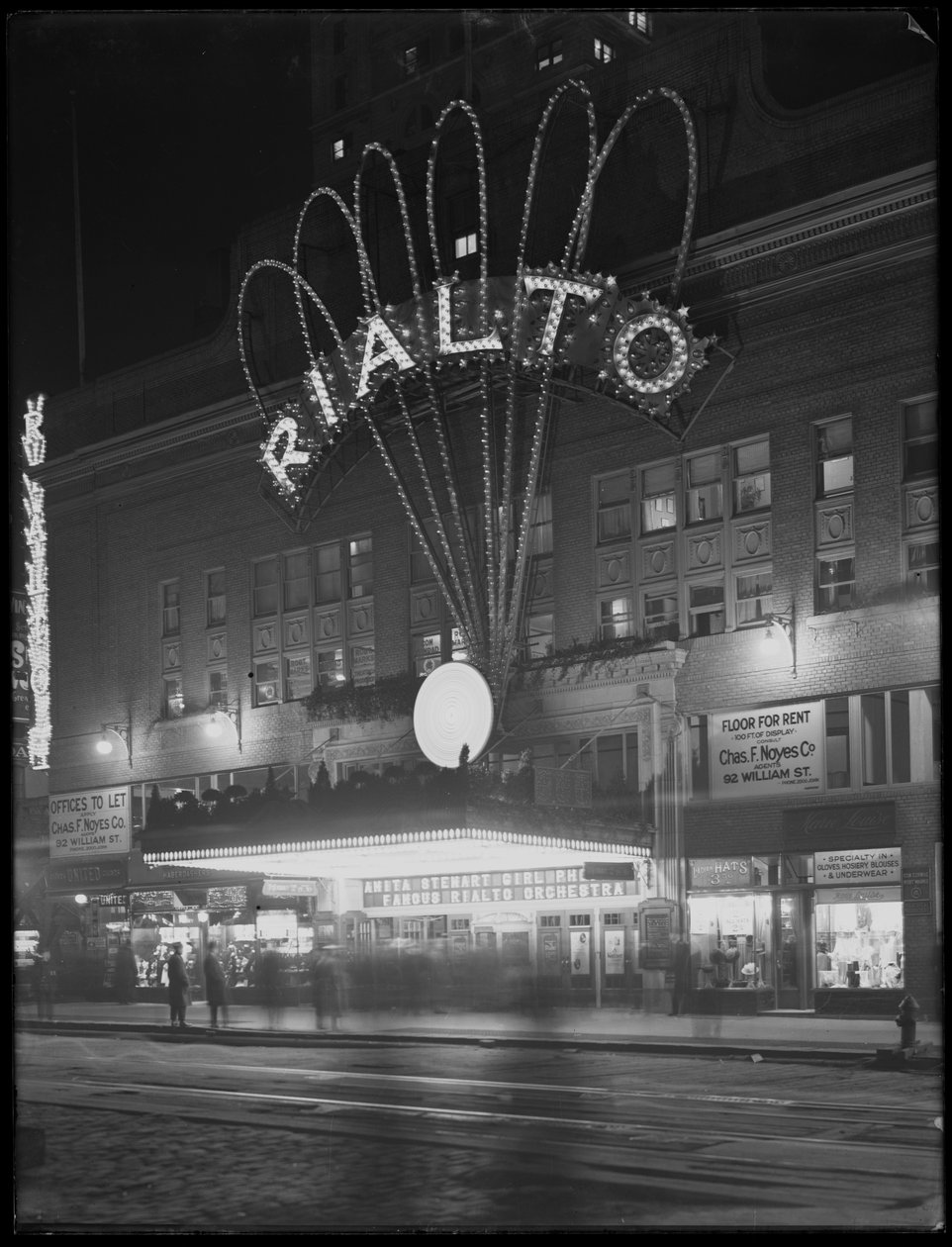 Marquise iluminada para o Teatro Rialto, Nova York, 6 de janeiro de 1917 de William Davis Hassler