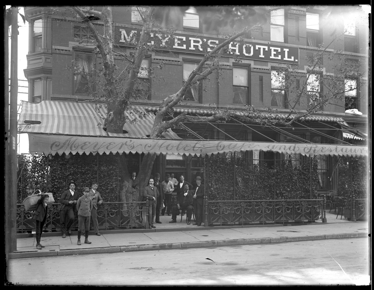 Hotel de Meyer, Hoboken, c.1910 de William Davis Hassler