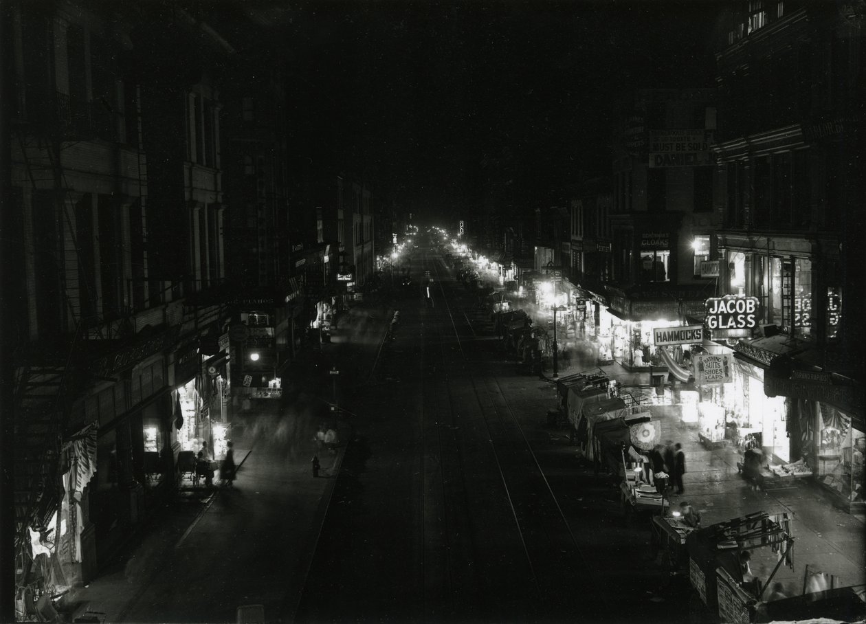 Visão noturna da Grand Street na Orchard Street, NYC, 1917 de William Davis Hassler