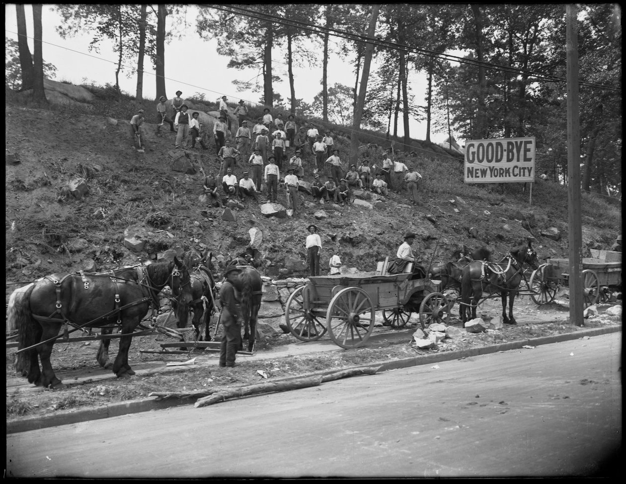 Fronteira norte da cidade de Nova York na Broadway na 263rd Street, Bronx, olhando para o norte, 8 de junho de 1914 de William Davis Hassler