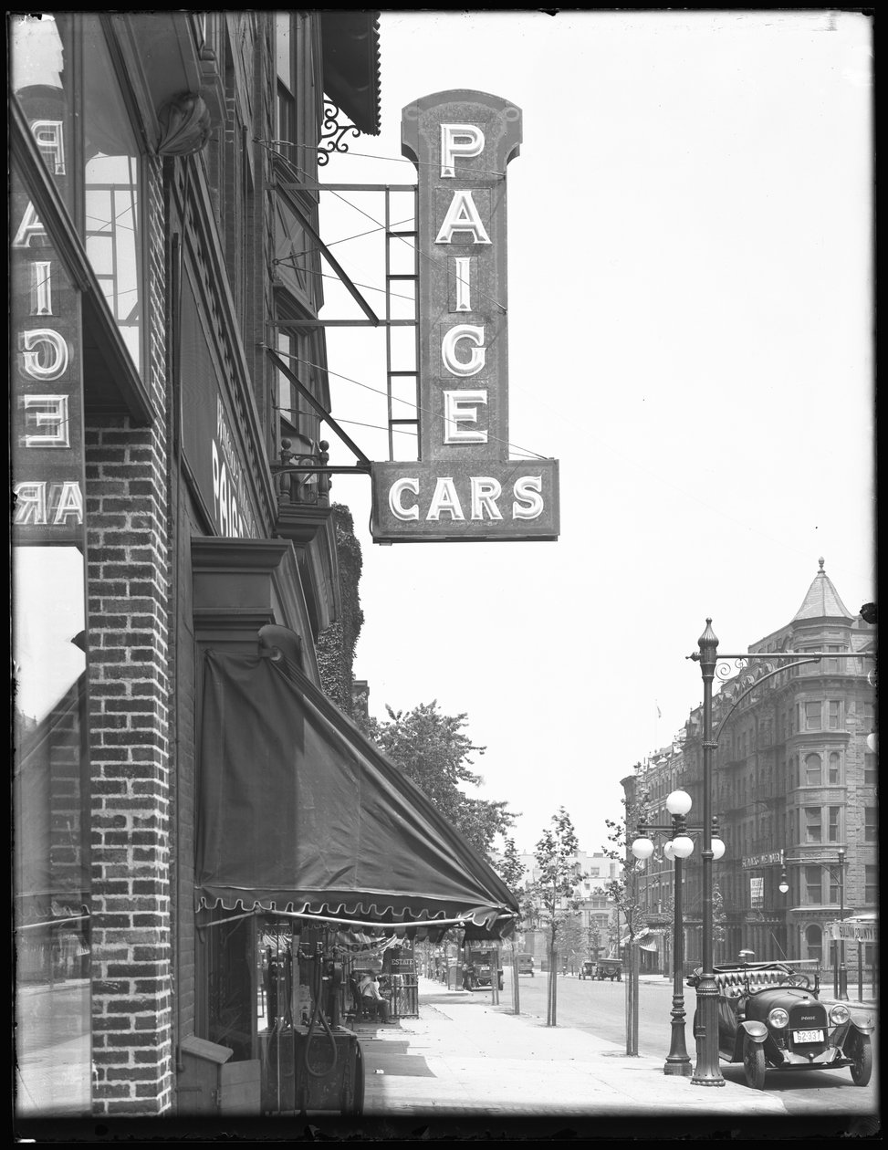 Sinal de carros de Paige em 1410 Bedford Avenue, Brooklyn, 13 de julho de 1916 de William Davis Hassler