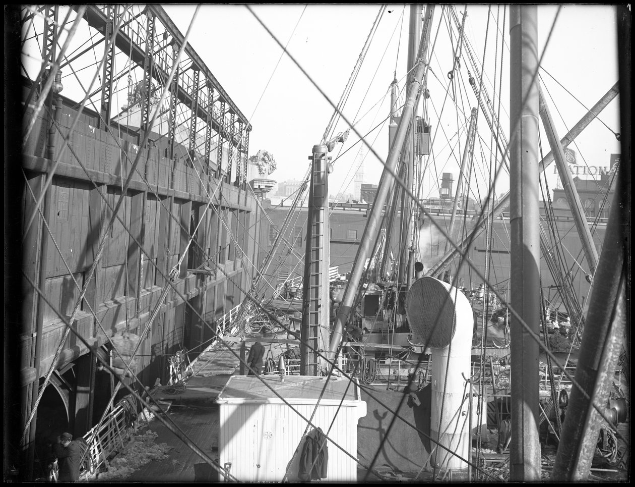 RMS Carpathia carregando no Pier 54 NR, 1912 de William Davis Hassler