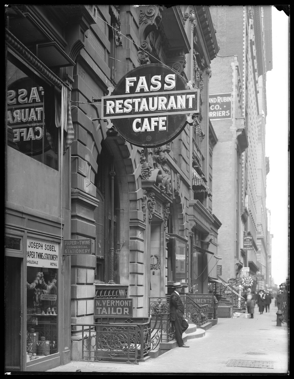 Cadastre-se para Fass Café, 19 W. 31st Street, Nova York, 14 de junho de 1916 de William Davis Hassler