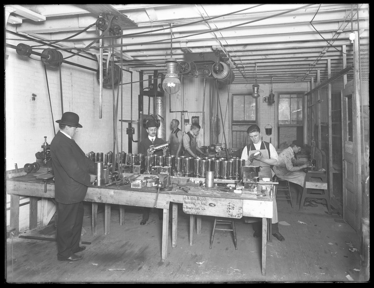 Oficina do sexto andar, Geyser Electric Water Heater Company, 42 Hudson Street, Nova York, 31 de dezembro de 1914 de William Davis Hassler