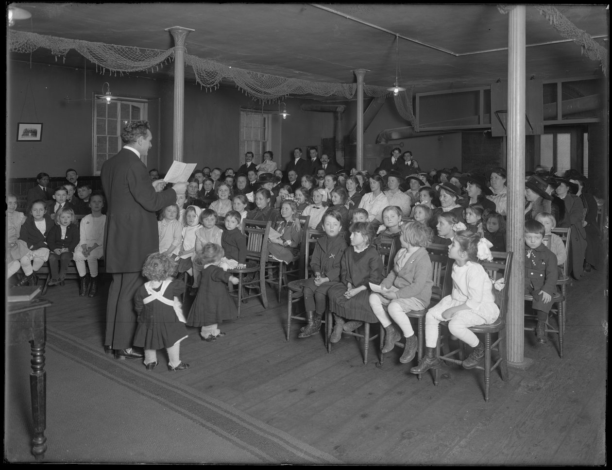 Aula da escola dominical na igreja batista em 235 E. 83rd Street, Nova York, 27 de fevereiro de 1916 de William Davis Hassler