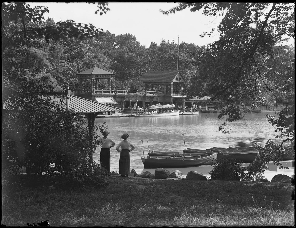 The Boat House, Central Park, Nova York, 19 de julho de 1914 de William Davis Hassler