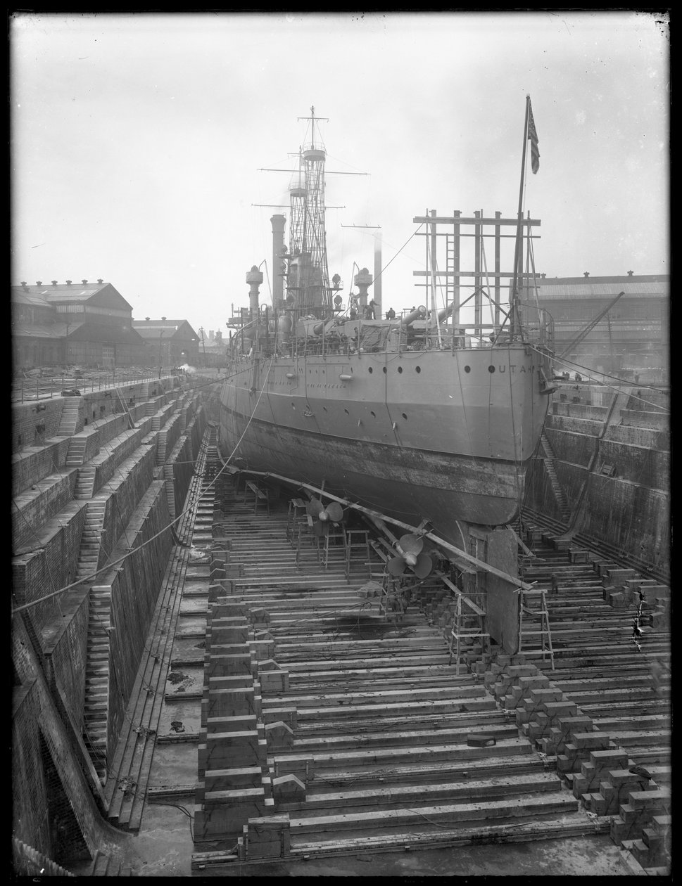 O USS Utah em doca seca no Brooklyn Navy Yard, c.1912 de William Davis Hassler