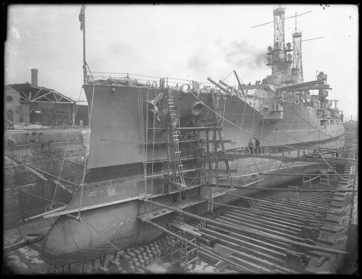 O USS Utah em doca seca no Brooklyn Navy Yard, c.1912 de William Davis Hassler