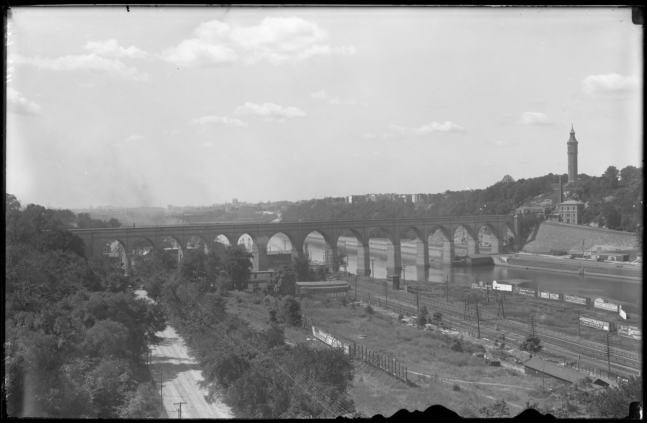 Vista do Rio Harlem, Ponte Alta e Torre Highbridge, c.1912 de William Davis Hassler
