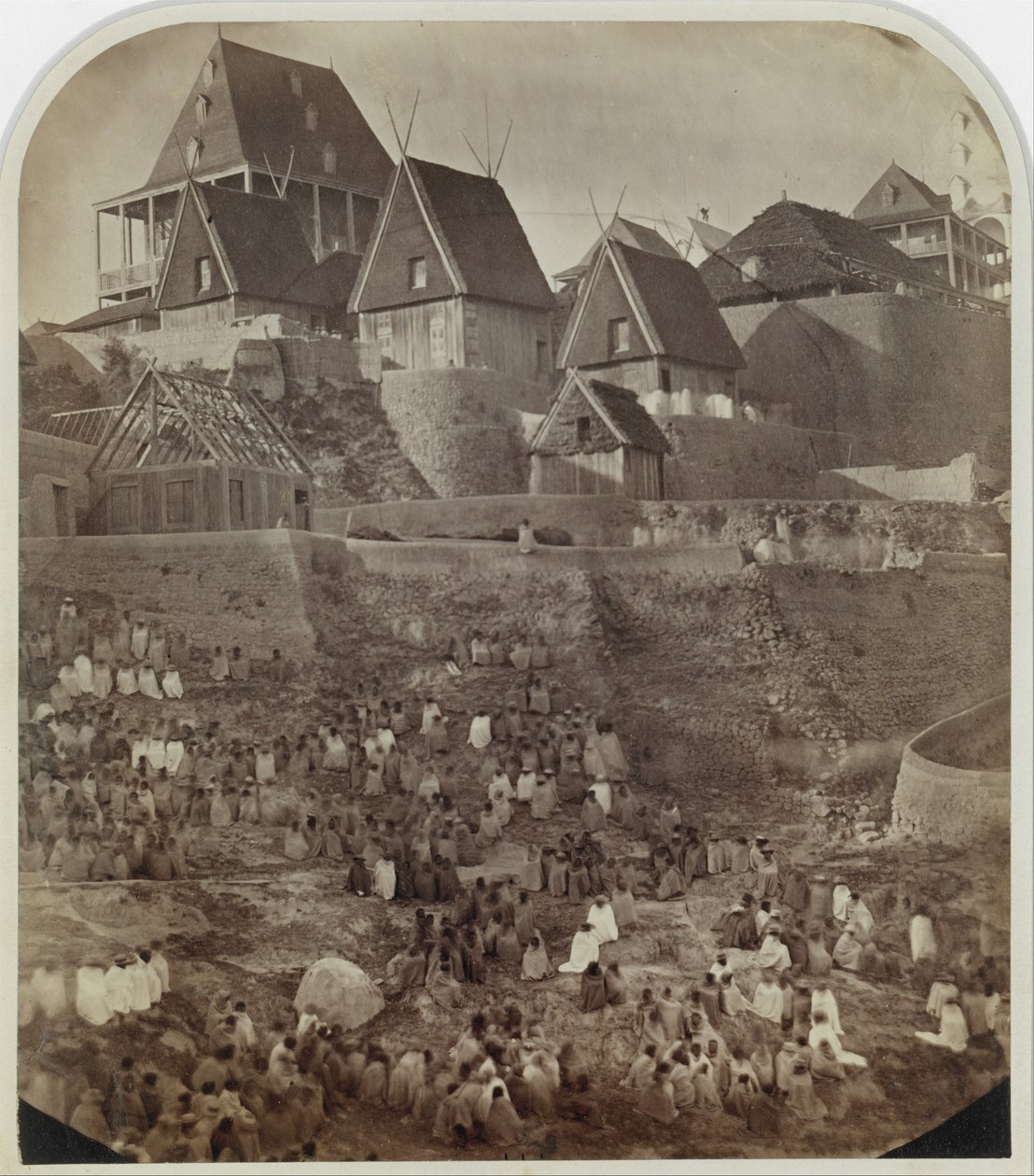 Vista de Antsahatsiroa, Madagascar, 1862-65. de William Ellis