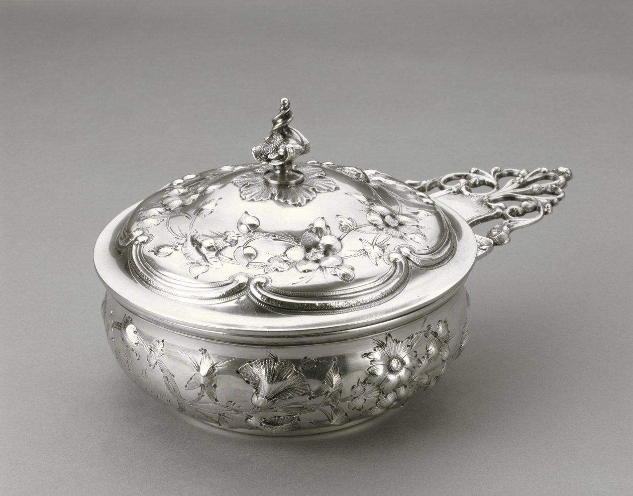 Porringer com tampa, c. 1856 (prata) de William Forbes