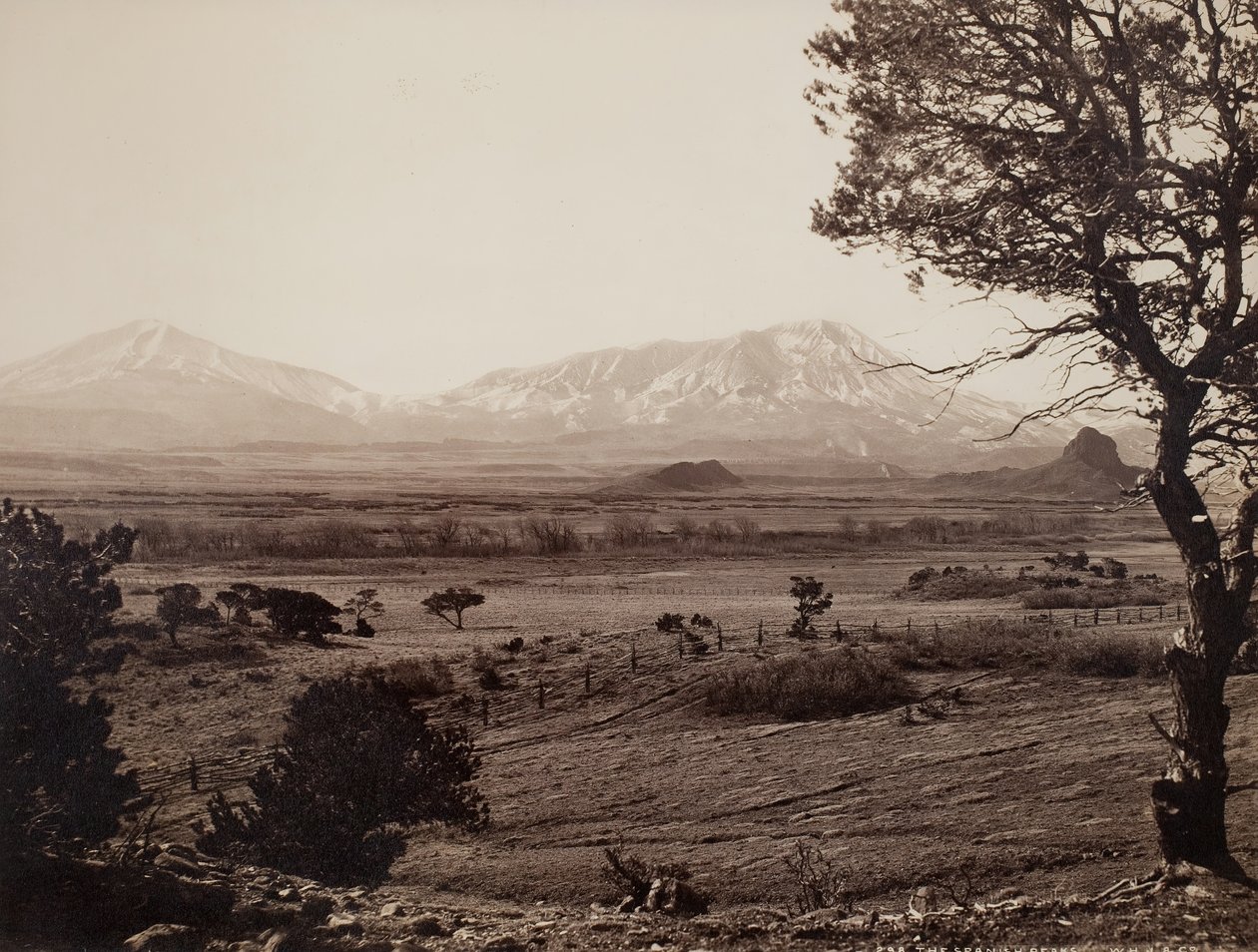 The Spanish Peaks, c. 1871. de William H. Jackson