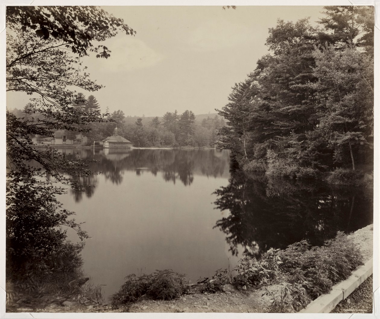 Bear Lake, LVRR, c. 1898-1899. de William H. Rau