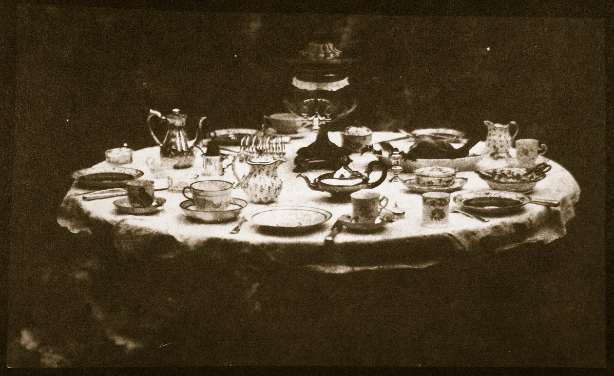 Uma mesa elegante, c.1841 (impressão em papel salgado do negativo do calotipo) de William Henry Fox Talbot