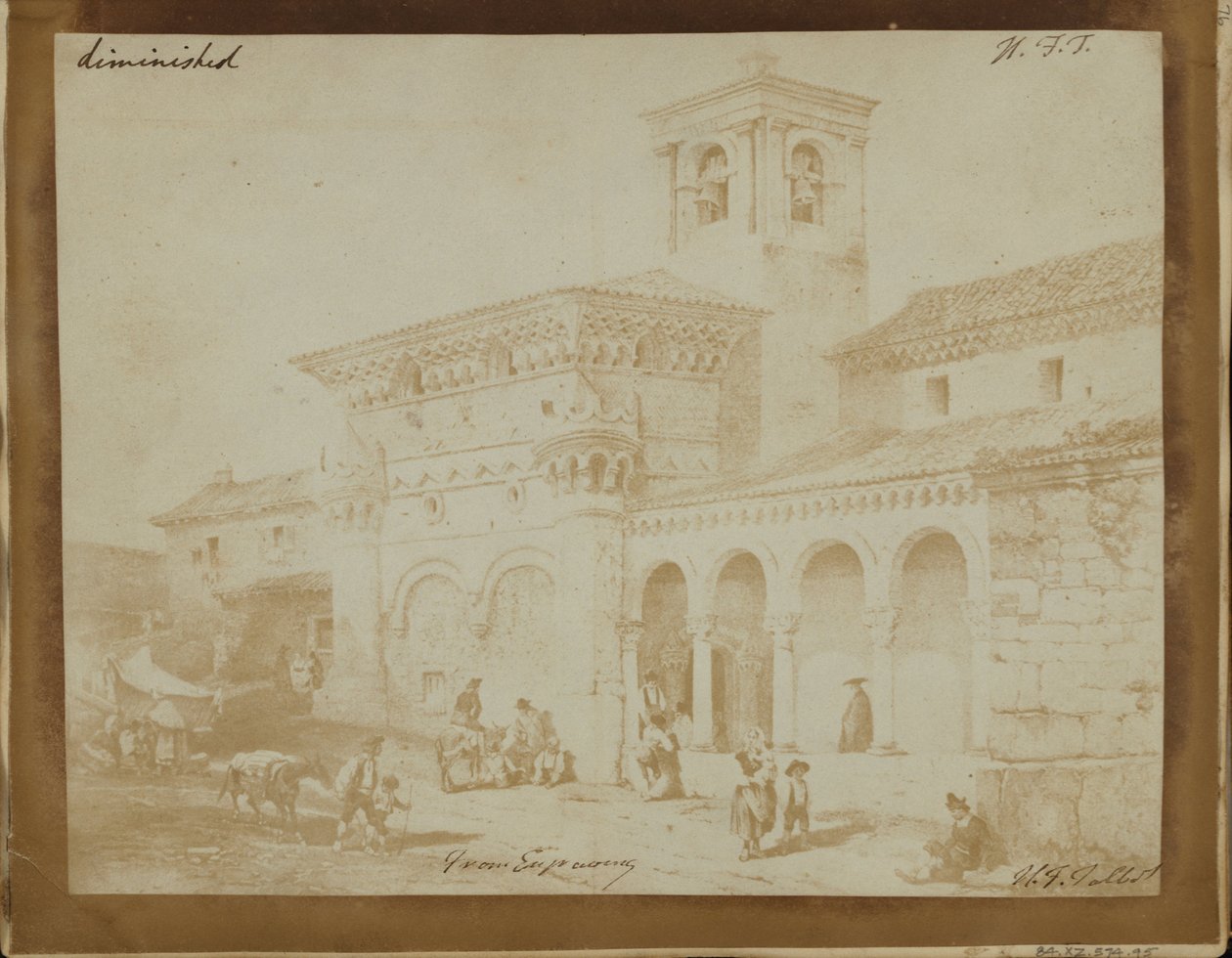 Cópia diminuída de uma gravura de uma igreja mourisca de William Henry Fox Talbot