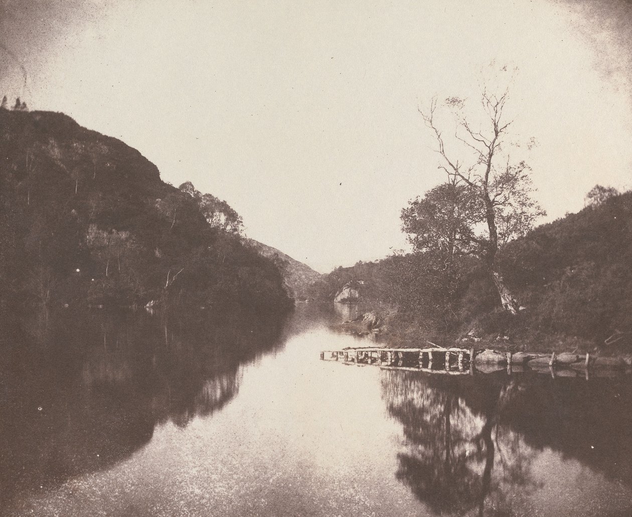 Cais de Loch Katrine, cena de «A dama do lago» de William Henry Fox Talbot