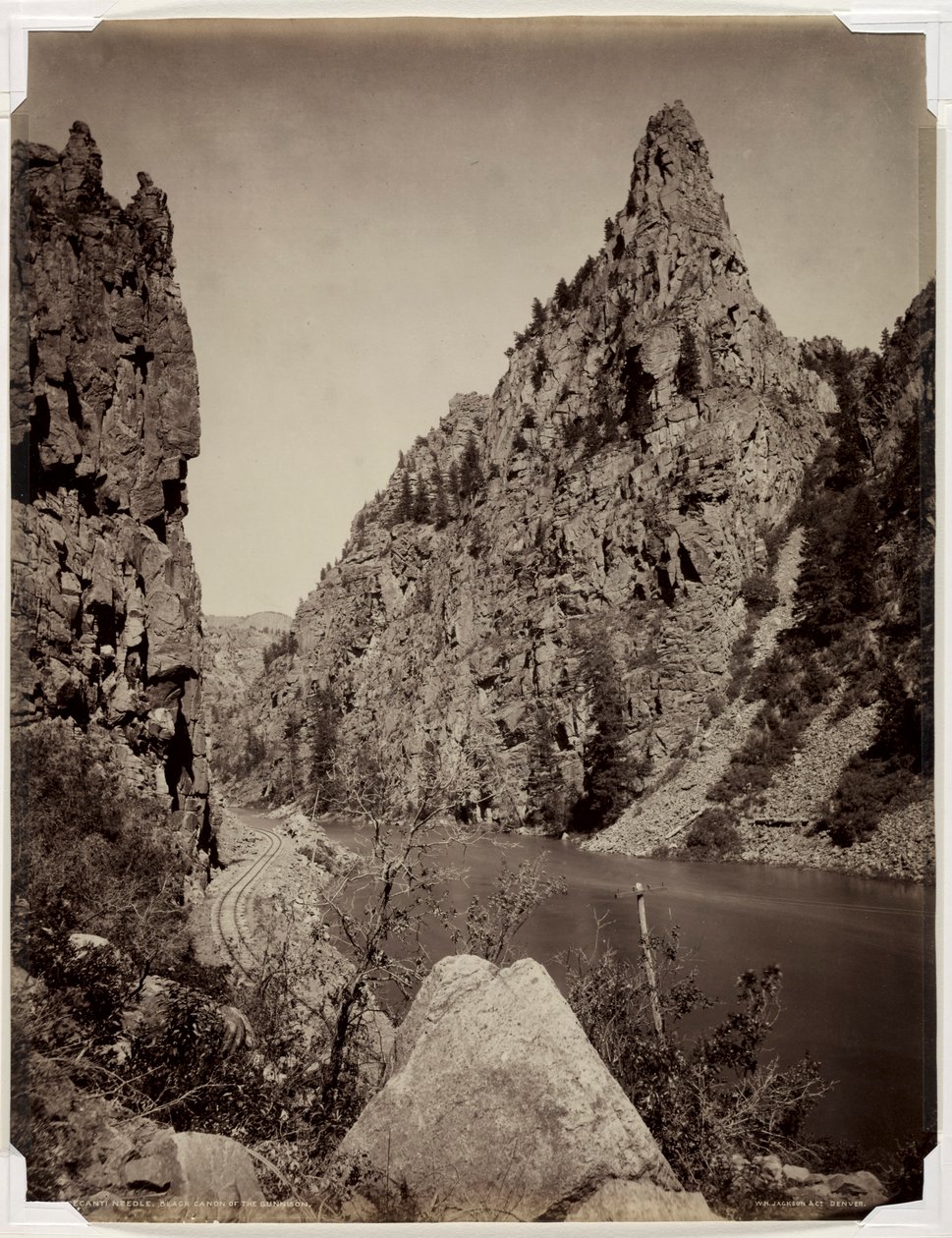 Agulha de Currecanti, Cañon preto de Gunnison, antes de 1880. de William Henry Jackson