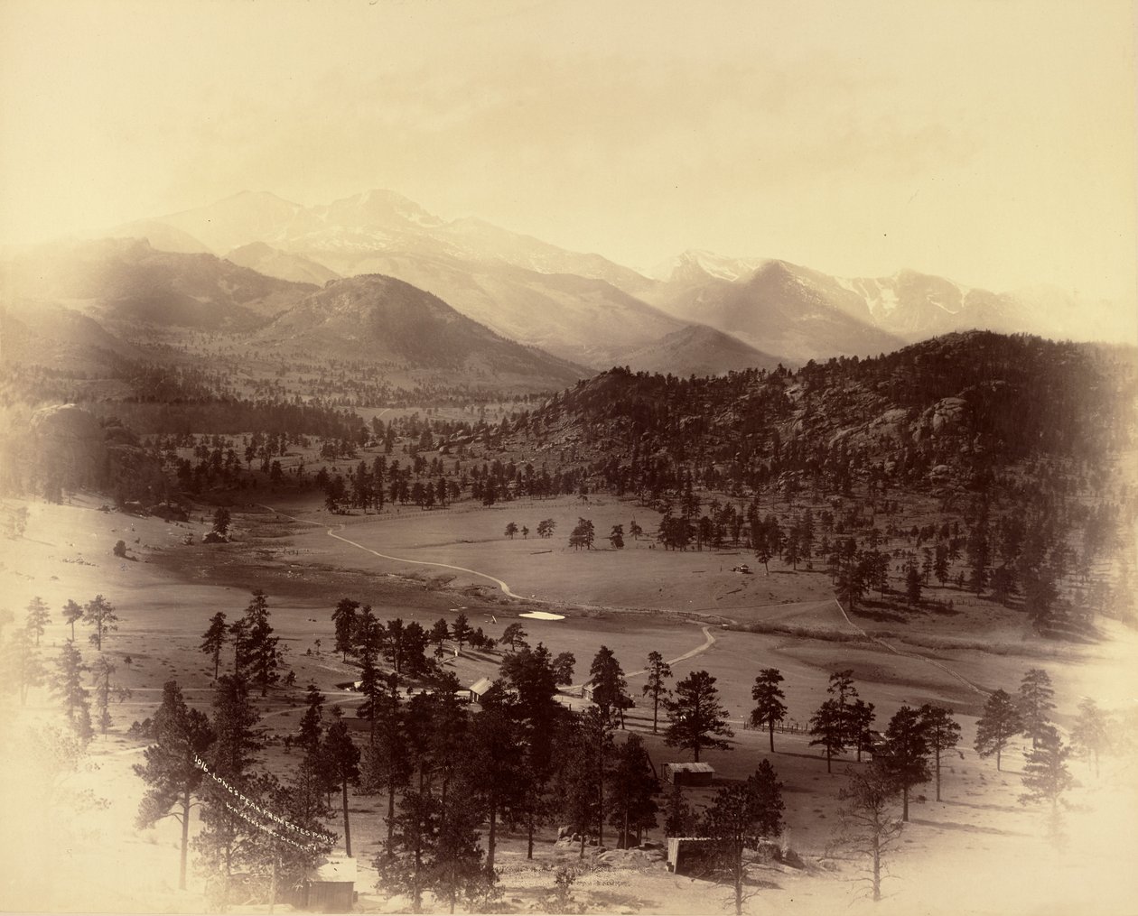 O Pico Long visto de Estes Park de William Henry Jackson