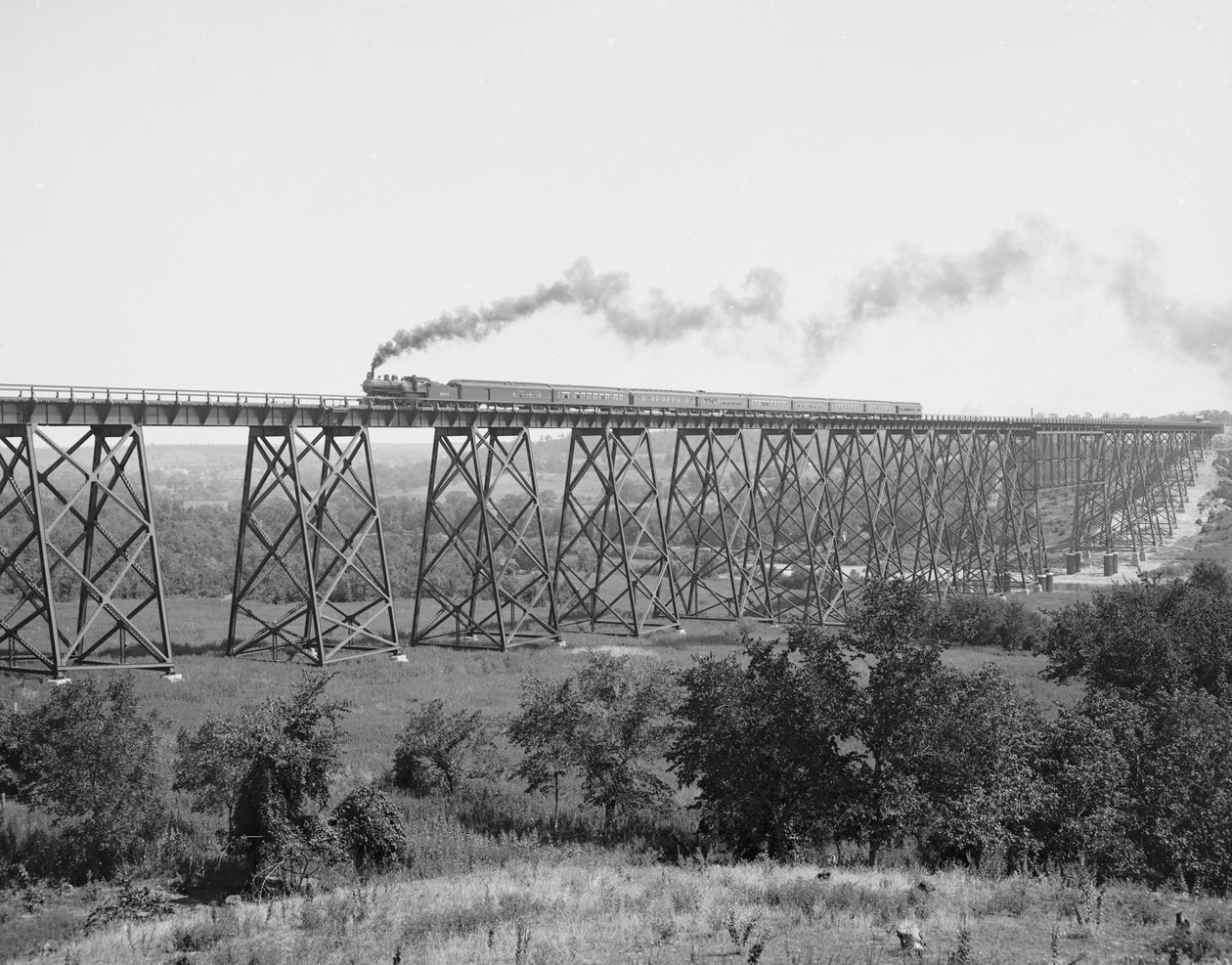 Ponte Ferroviária sobre o Rio Des Moines, c.1900 (foto a p/b) de William Henry Jackson
