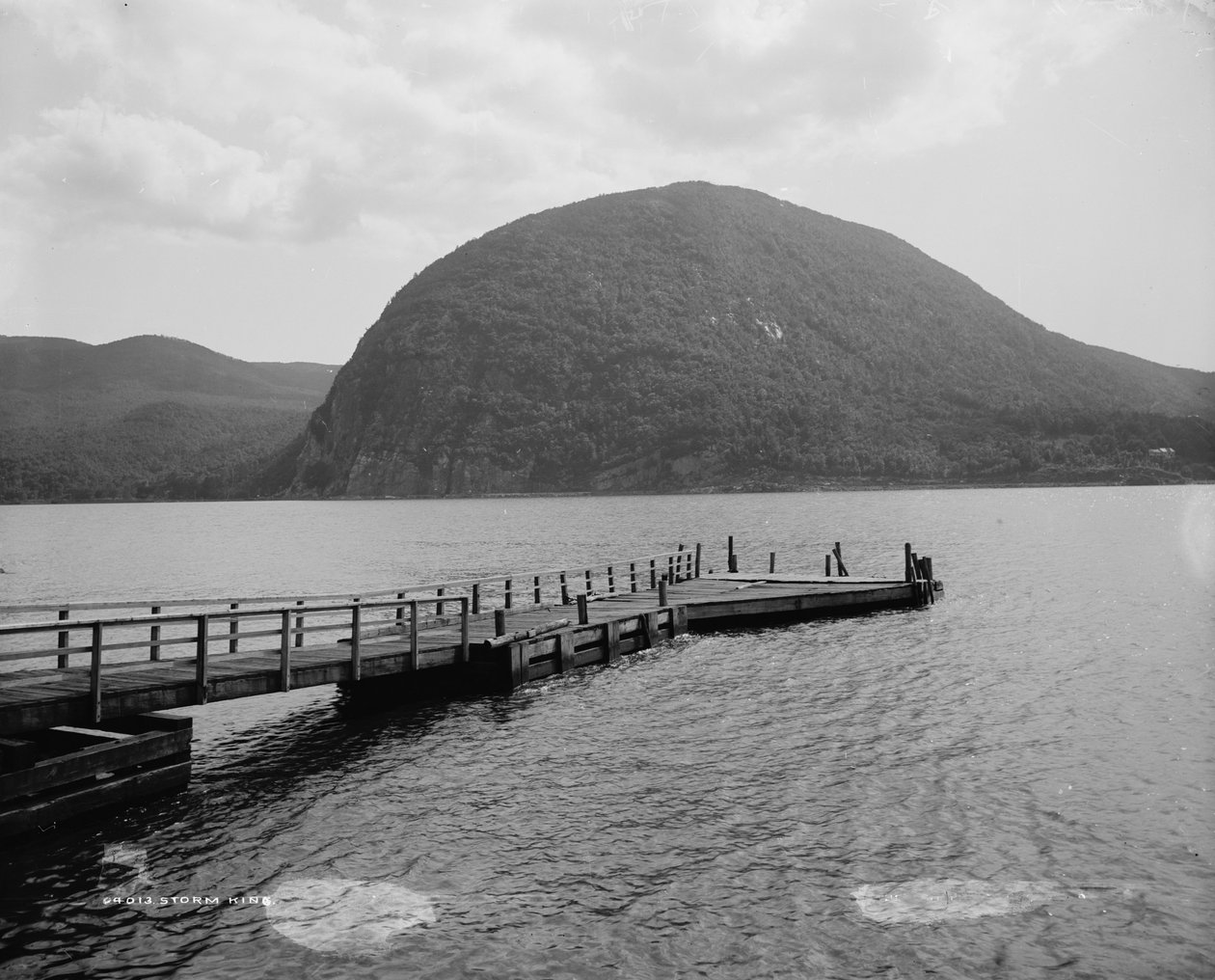 Storm King Mountain, Nova Iorque, c.1880-97 de William Henry Jackson