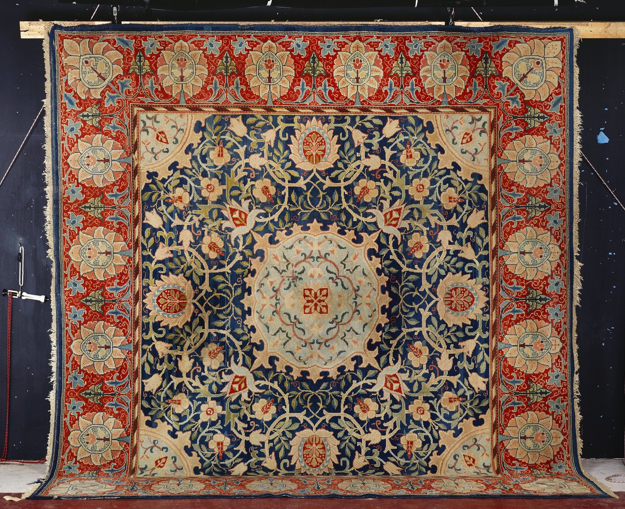 Um raro tapete feito à mão "Swan-House" Hammersmith, Morris & Co., c.1890 de William Morris