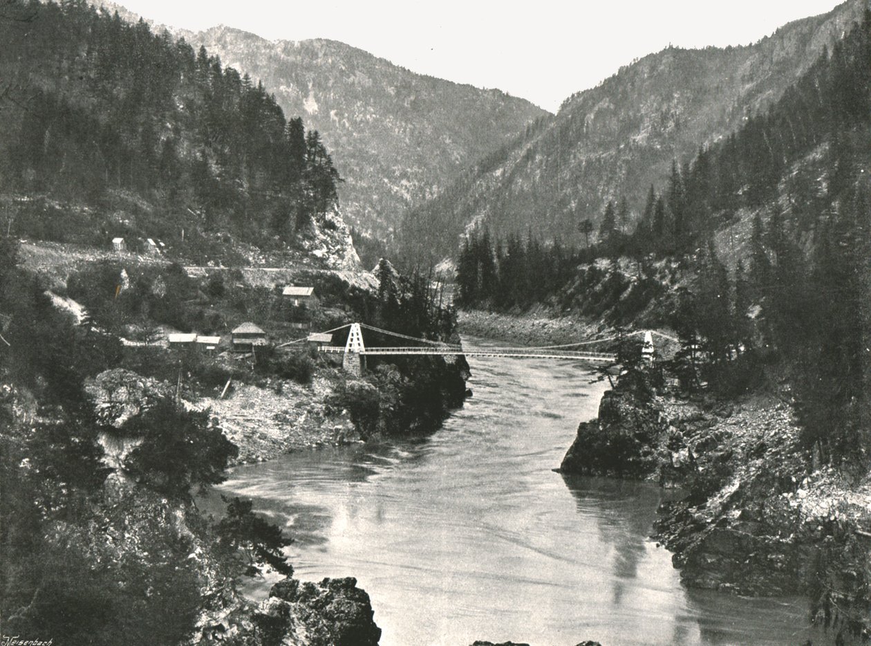 As Montanhas Rochosas: o Frazer Canyon e a Ponte Cariboo Road, perto de Spuzzum, Canadá, 1895. de William Notman and Son