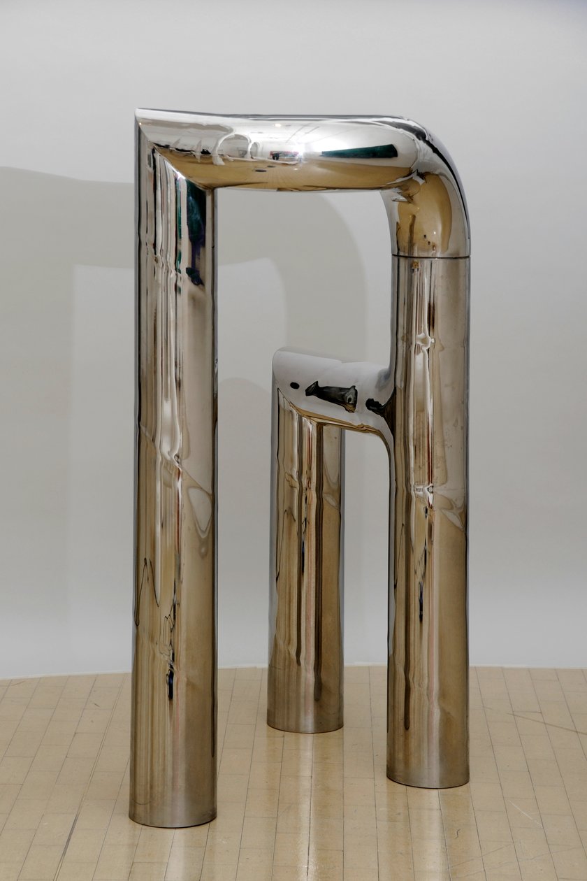 Two Mitres, Tripod Series IV de William Pye