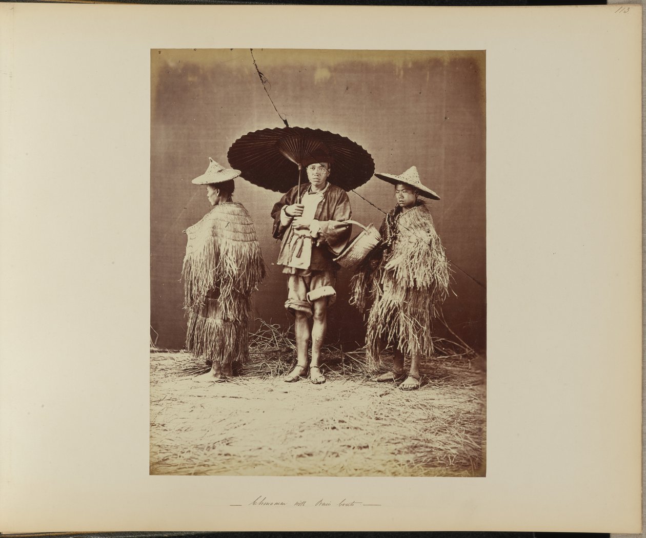 Chinês com impermeável de William Saunders