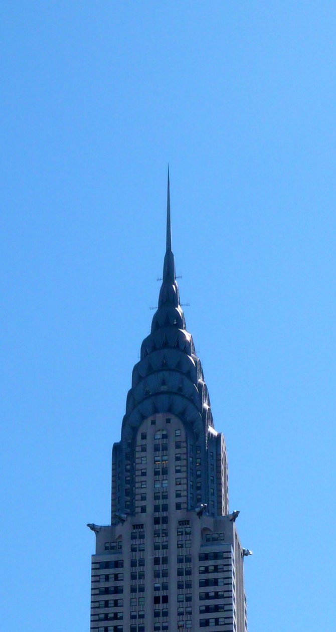 O Chrysler Building é um arranha-céus de estilo Art Deco na cidade de Nova Iorque, localizado no lado leste de Manhattan. Concluído em 1930 de William Van Alen