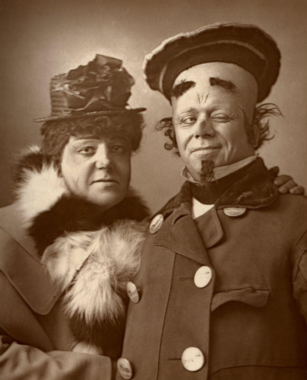 Harry Nicholls e Herbert Campbell, atores britânicos a rainha e o rei, 1888. de William and Daniel Downey