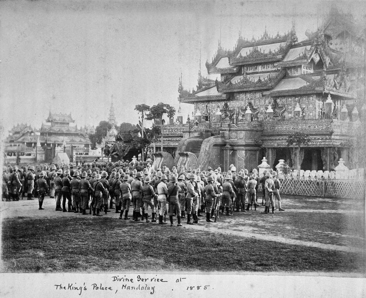  Serviço Divino no Palácio do Rei, Mandalay, 1885 . de Willoughby Wallace Hooper