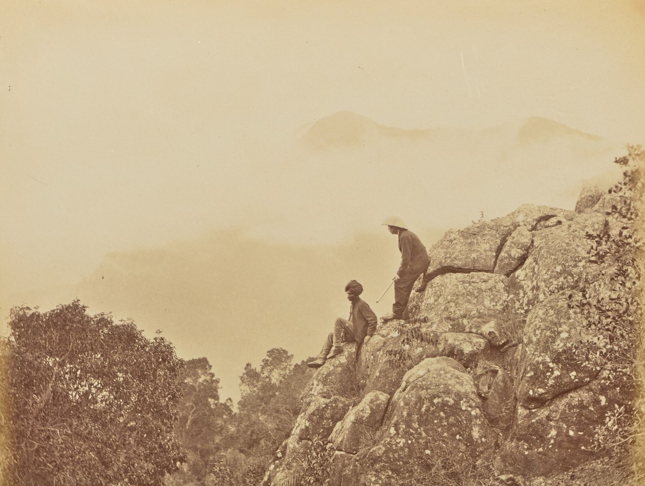 [Homens de pé sobre formações rochosas]. de Willoughby Wallace Hooper