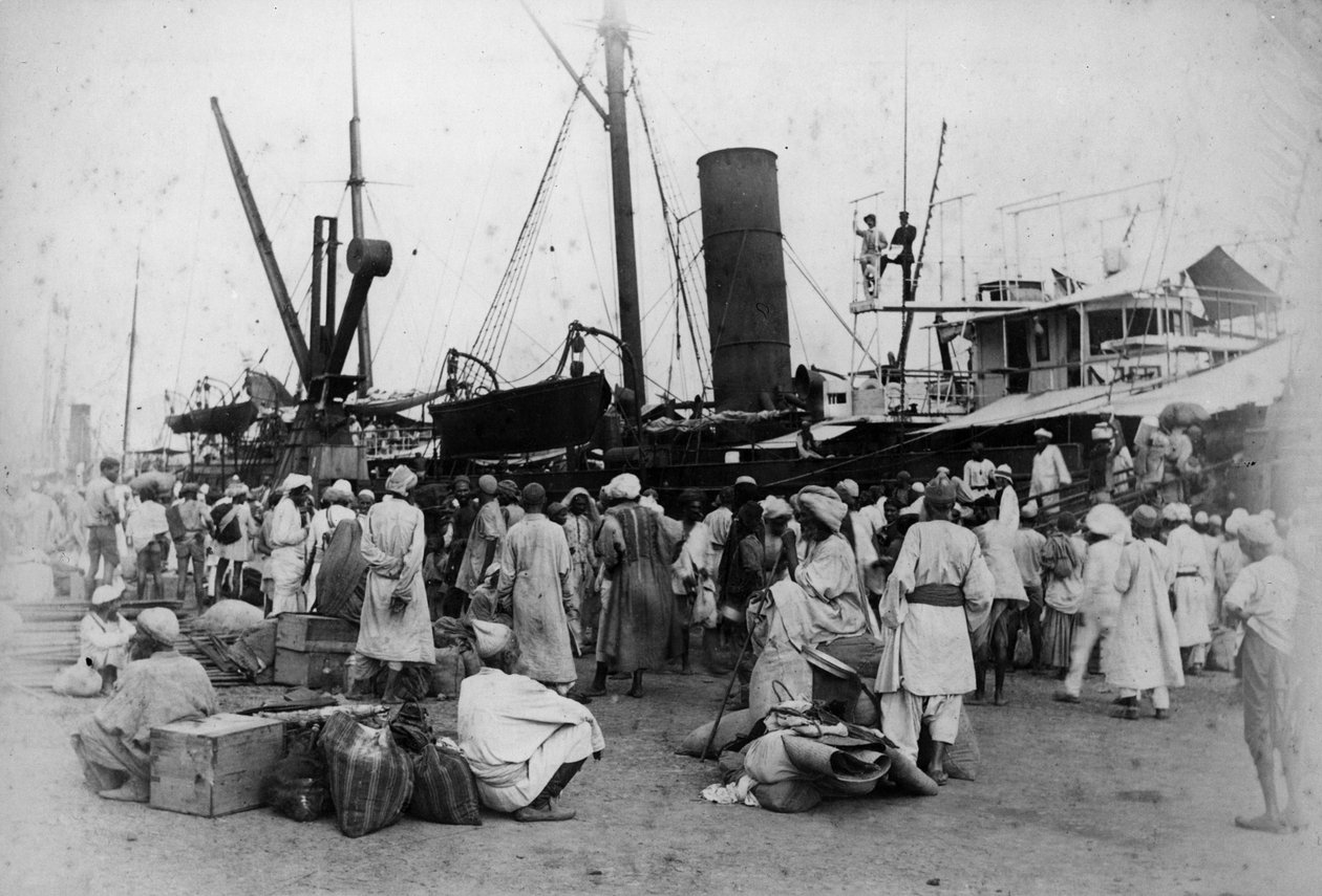 Doca do Príncipe, Bombaim: Peregrinos Embarcando, 1870 de Willoughby Wallace Hooper