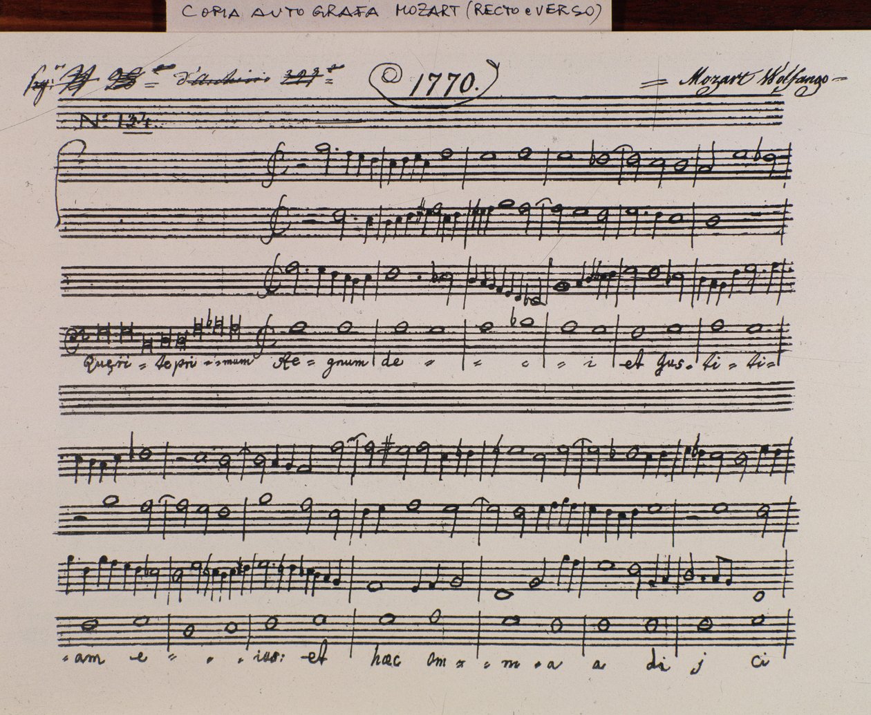 Página de música para Querite primum regnum Dei de Mozart para obter o título de Accademia filarmonico, versão corrigida pelo padre Martini (1770) de Wolfgang Amadeus Mozart