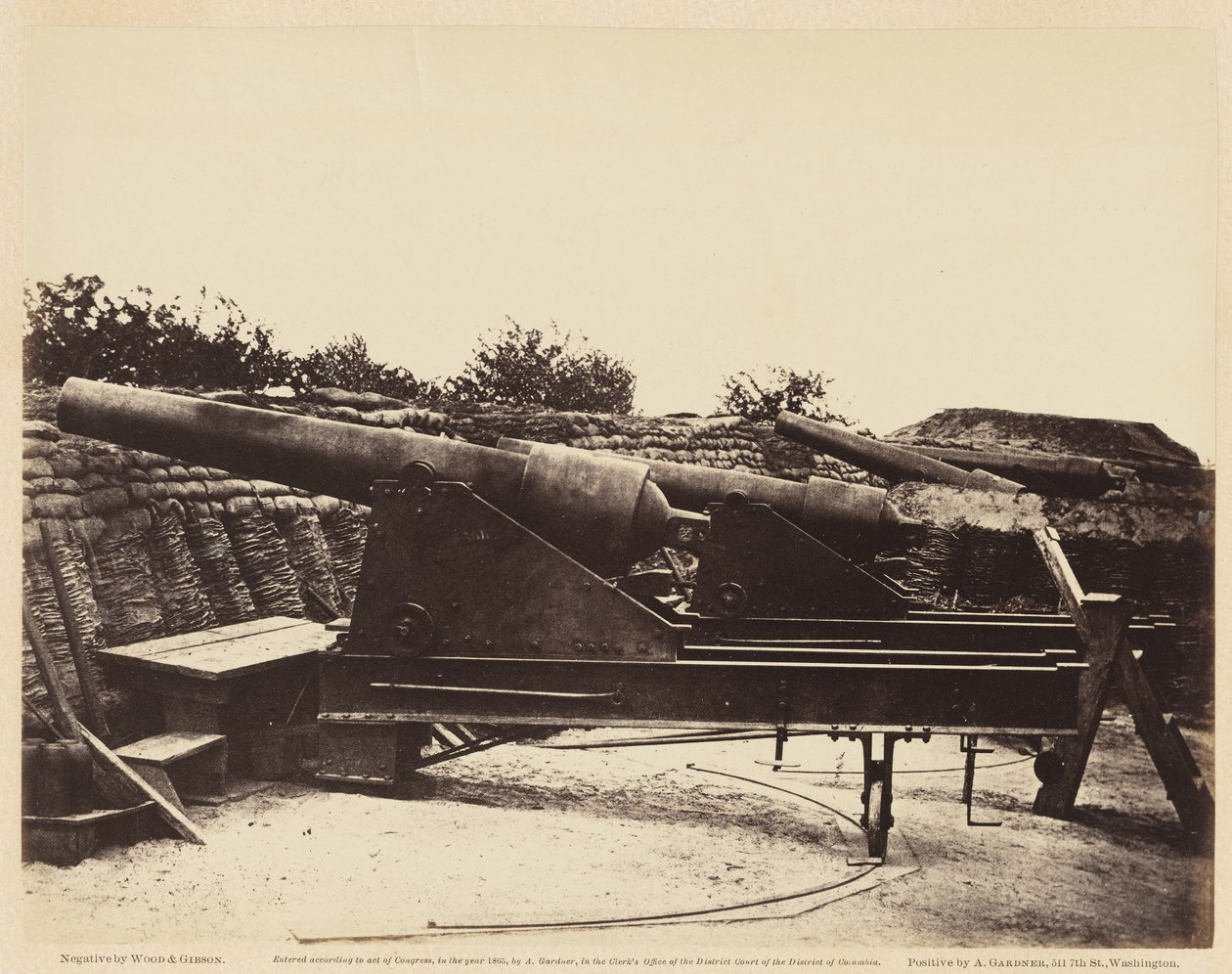 Bateria No. 1, perto de Yorktown 1., maio de 1862 (albumina impressa em papel de capa) de Wood and Gibson Wood and Gibson