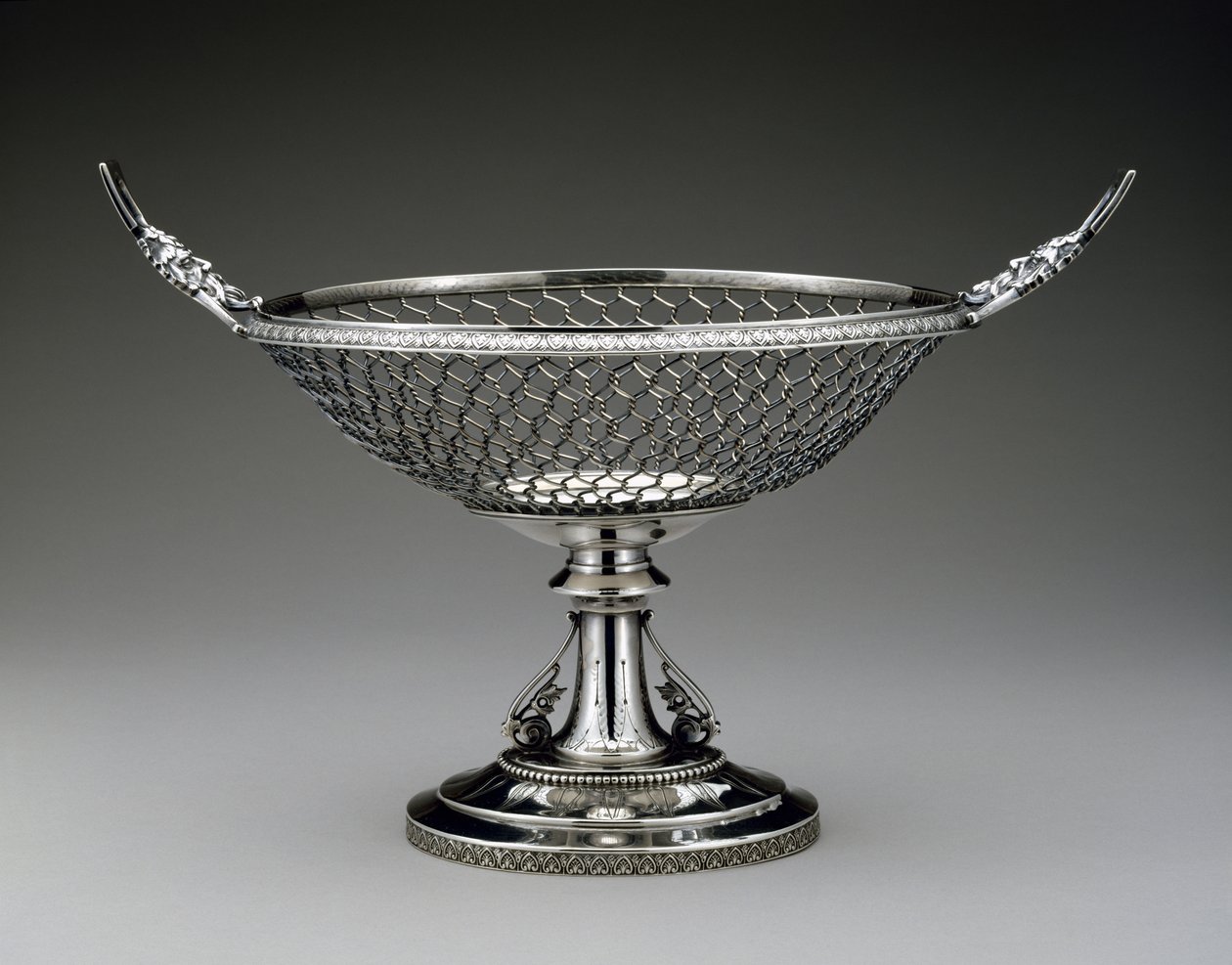 Carrinho de frutas, c. 1860-1875 (prata) de Wood and Hughes