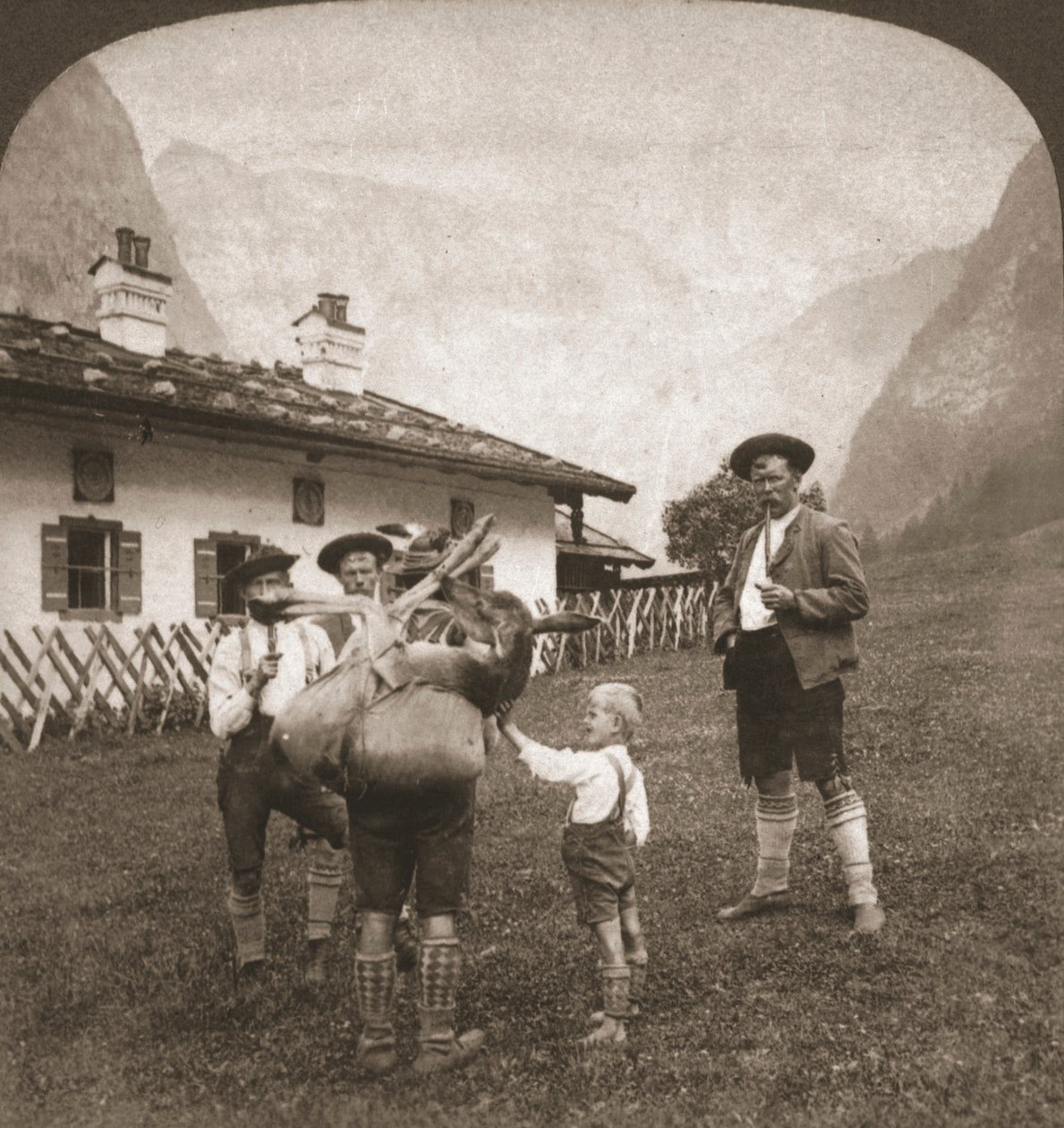 Alpinistas da Baviera, Alemanha, 1898. de Works and Sun Sculpture Studios