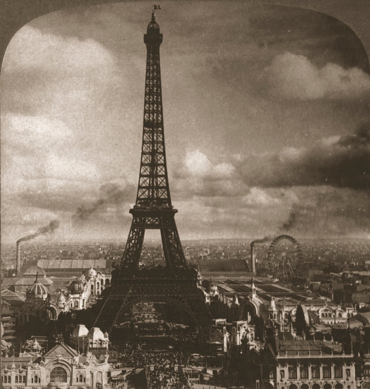 Torre Eiffel, 300 metros de altura, do outro lado do Sena, a partir do Trocadero, Paris, França, 1901. de Works and Sun Sculpture Studios