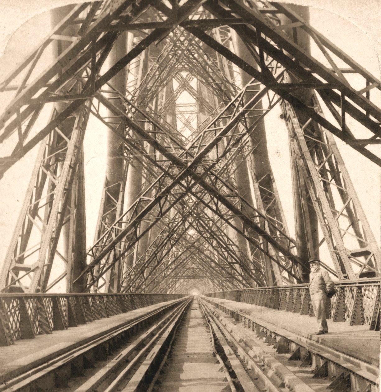 A grande ponte adiante, Escócia, 1896. de Works and Sun Sculpture Studios