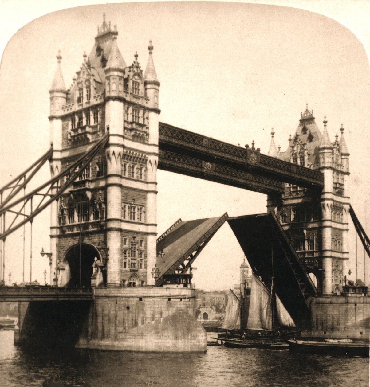 A New Tower Bridge, Londres, 1896. de Works and Sun Sculpture Studios
