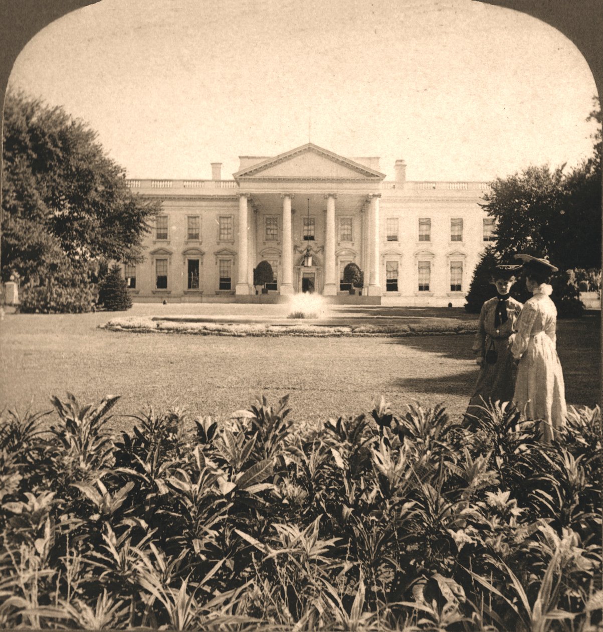 A Casa Branca, Washington DC, 1908. de Works and Sun Sculpture Studios
