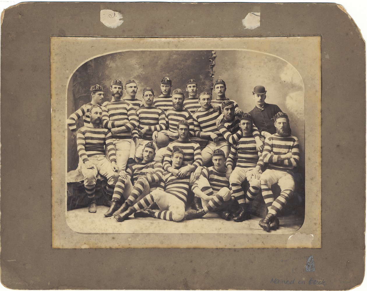 Auckland Touring Team, 1883 (impressão em gelatina prateada) de Wrigglesworth and Binns