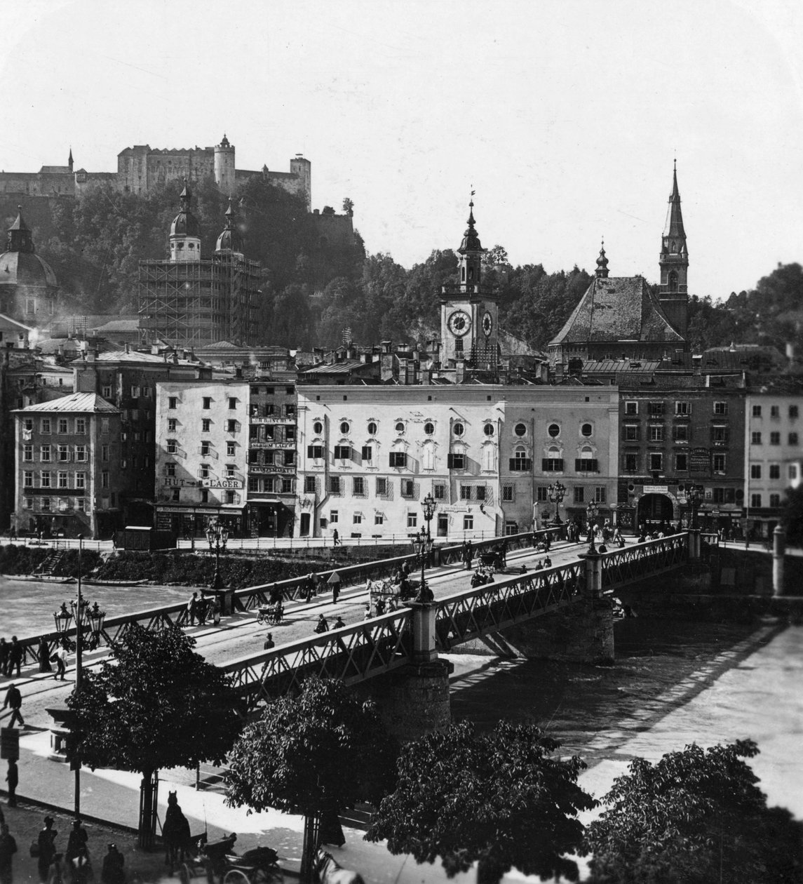 Ponte sobre o Salzach, Salzburgo, Áustria, c1900s. de Wurthle and Sons