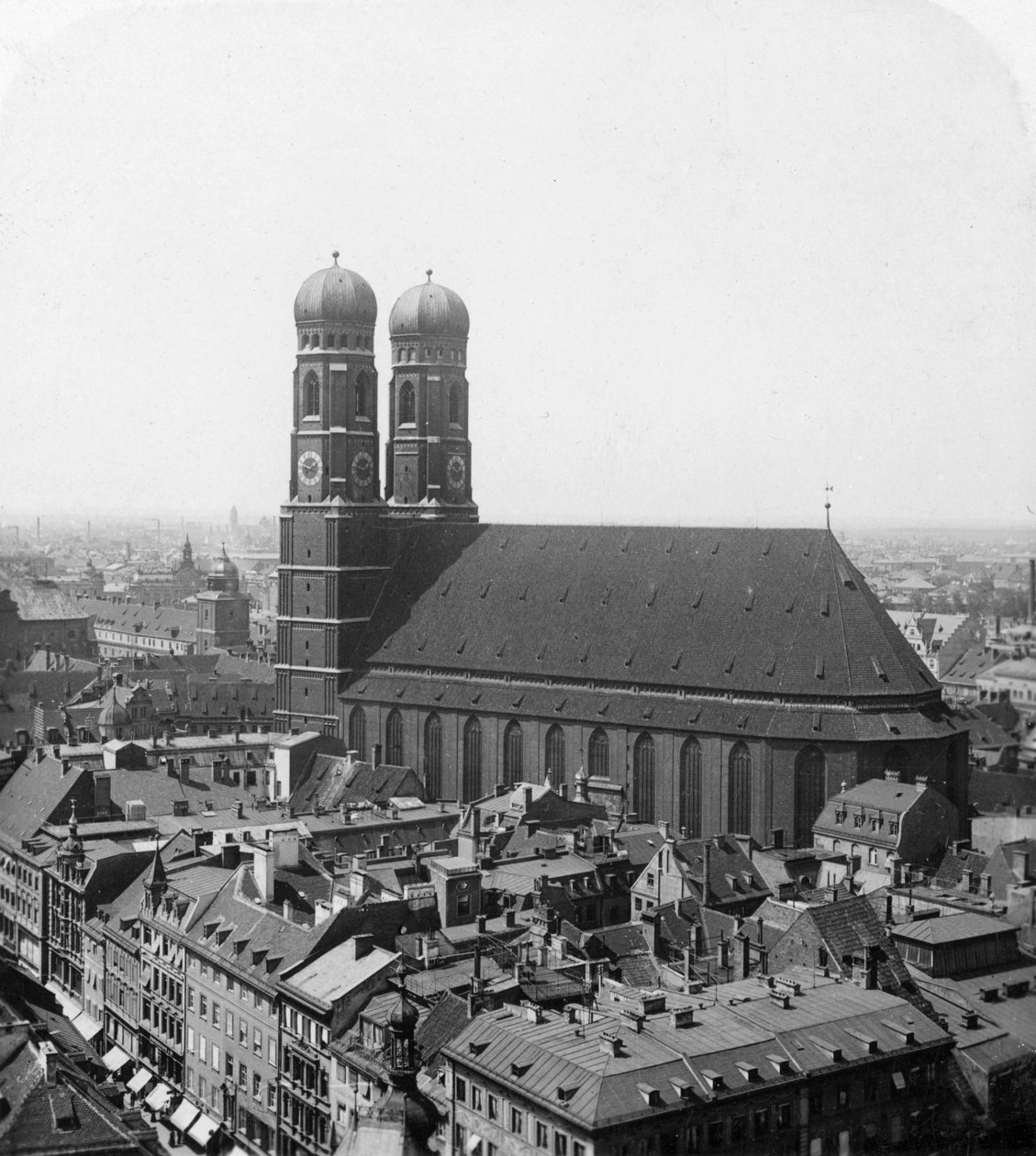 A Frauenkirche, Munique, Alemanha, c1900. de Wurthle and Sons
