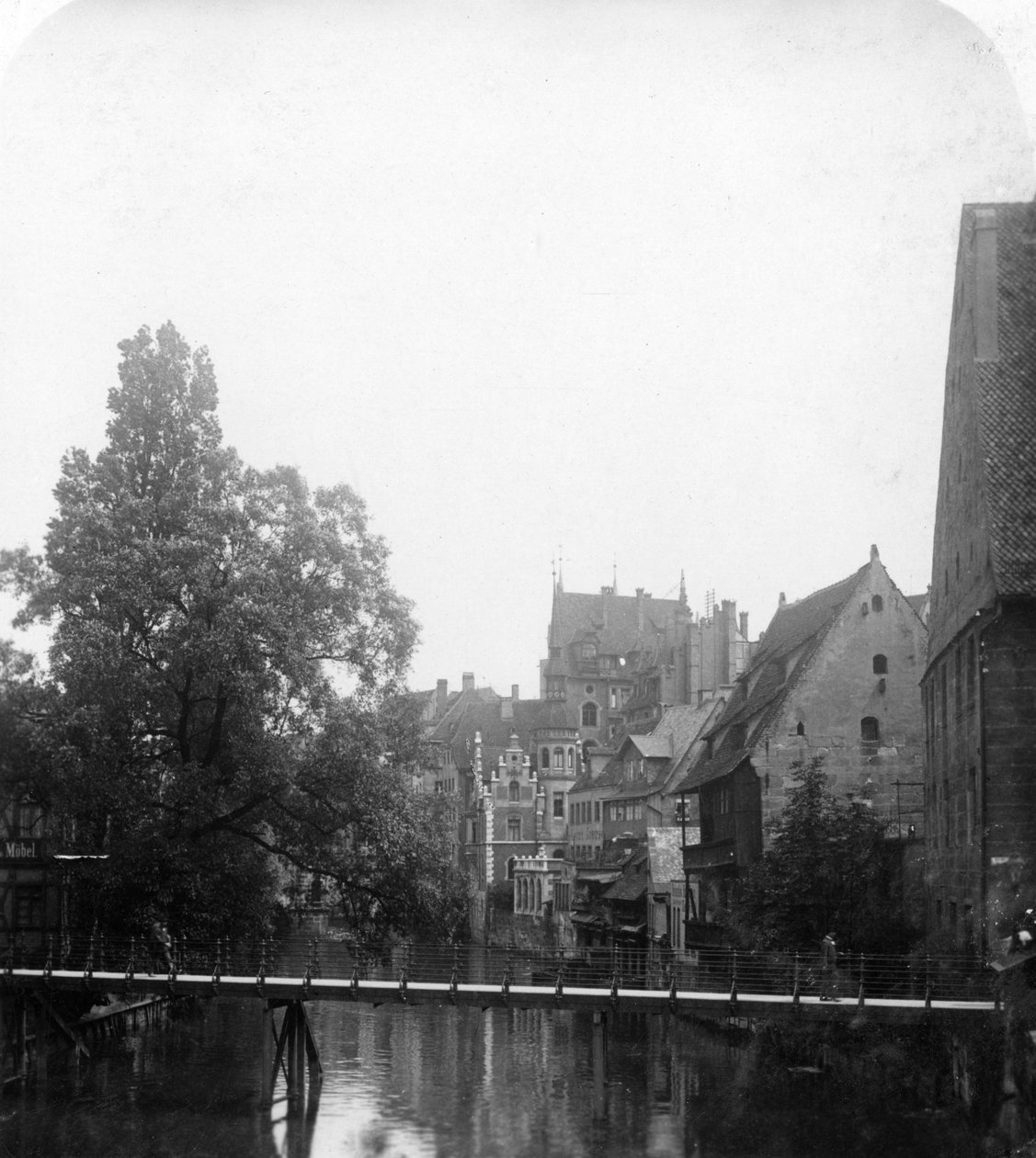 O rio Pegnitz, Nuremberg, Alemanha, c1900s. de Wurthle and Sons