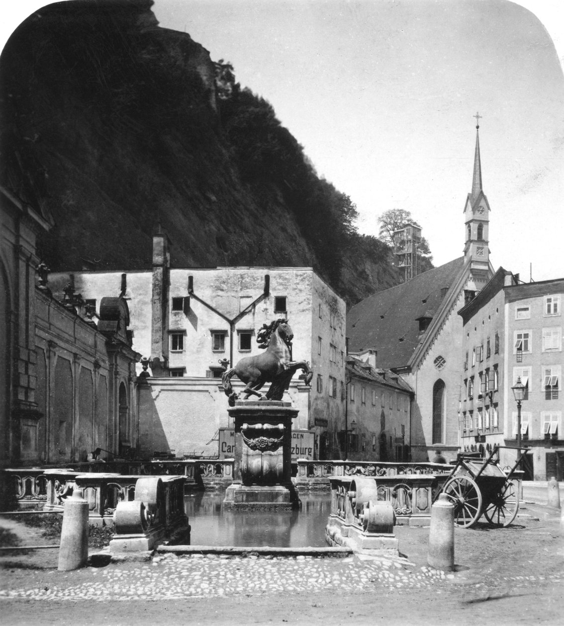 O cavalo de Pferdeschwemme, Salzburgo, Áustria, c1900s. de Wurthle and Sons