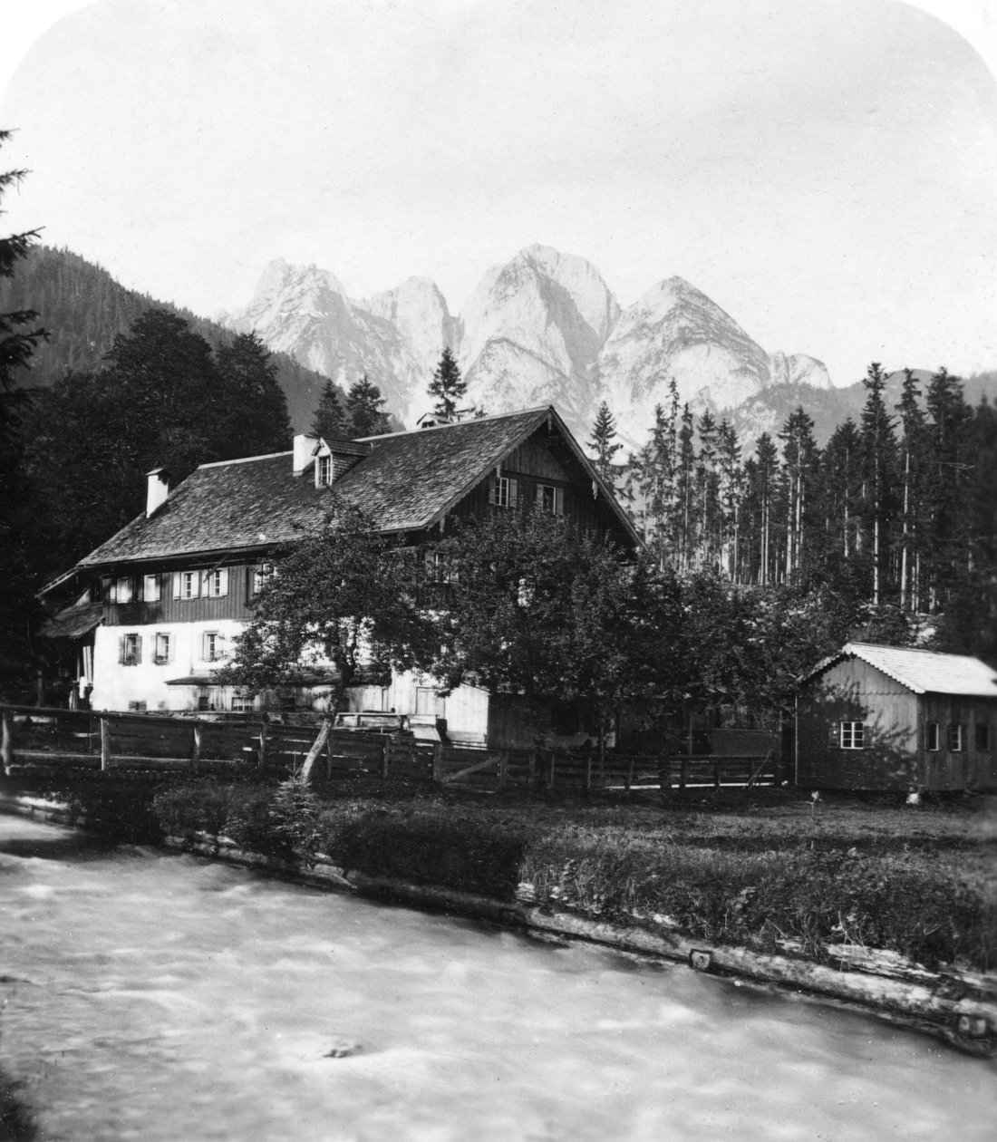 Os ferreiros forjam em Gosau, Salzkammergut, Áustria, c1900s. de Wurthle and Sons