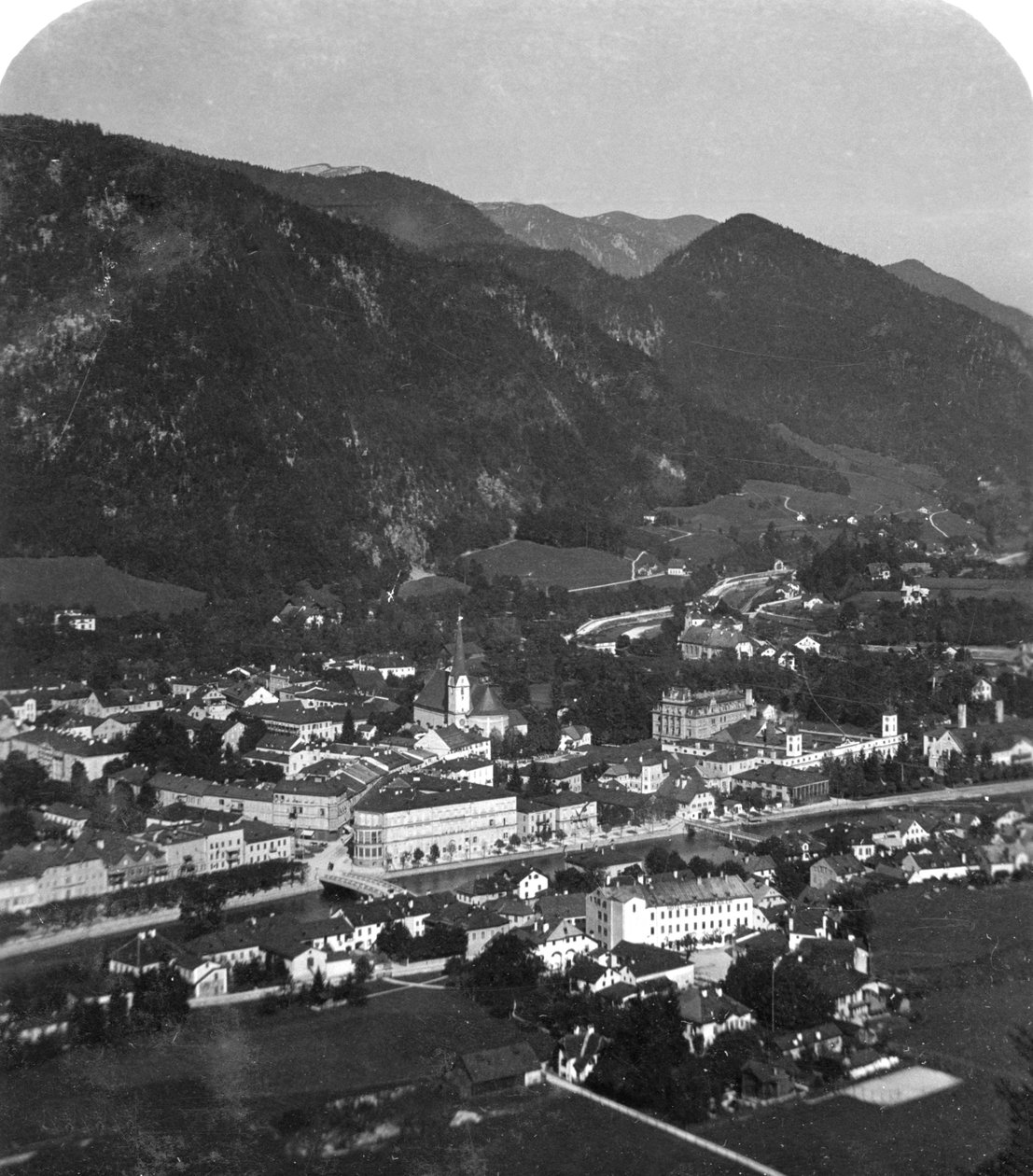 Vale de Trauntal, perto de Bad Ischl, Salzkammergut, Áustria, c1900s. de Wurthle and Sons