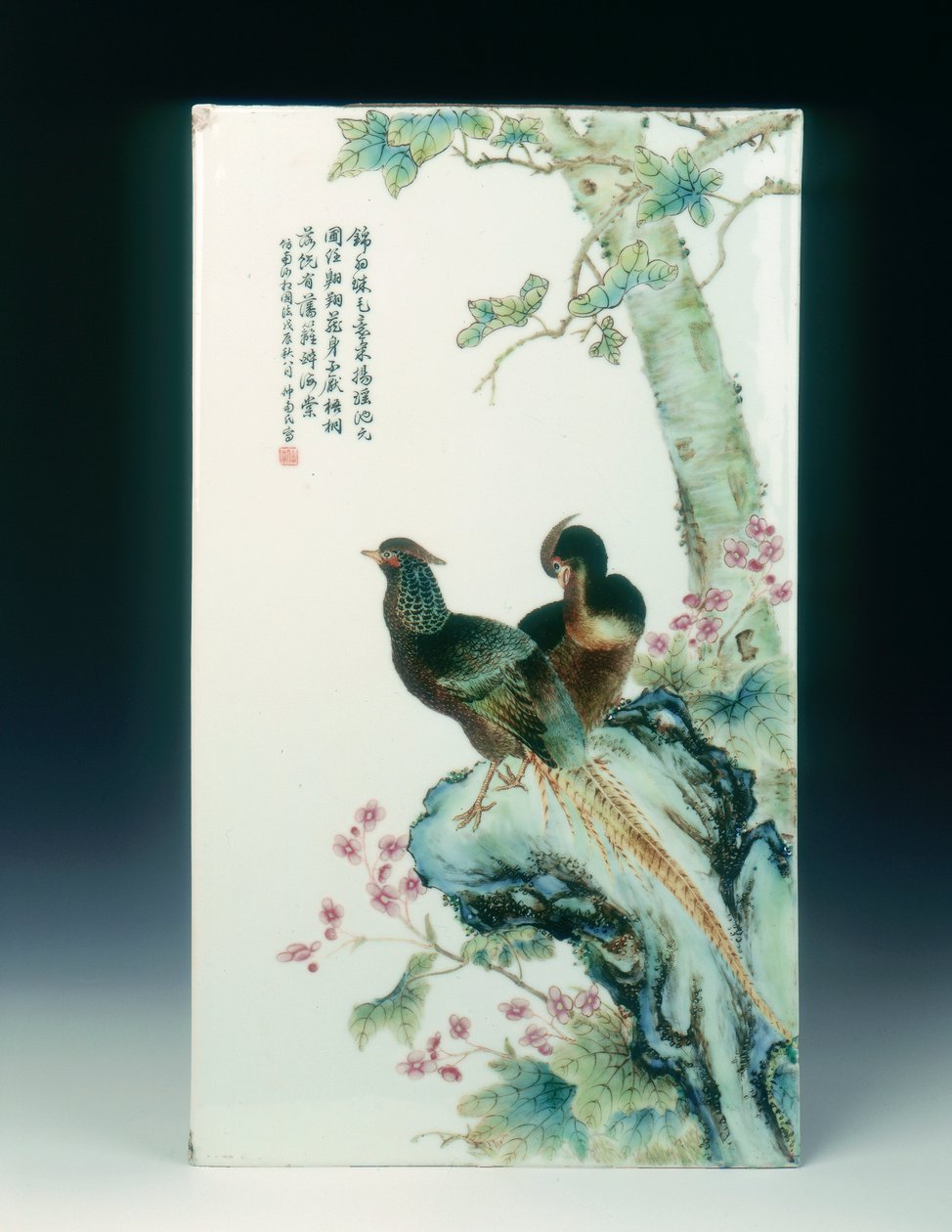 Placa de porcelana rosa com faisões, China de Xu Zhongnan