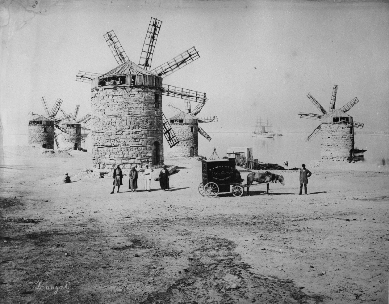 Fotógrafo Zangaki e sua câmara escura móvel, c.1880 de Zangaki Brothers